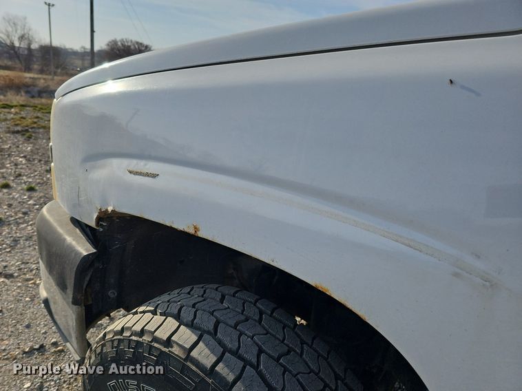 image for item MC9715 2003 Chevrolet Silverado 2500HD  pickup truck