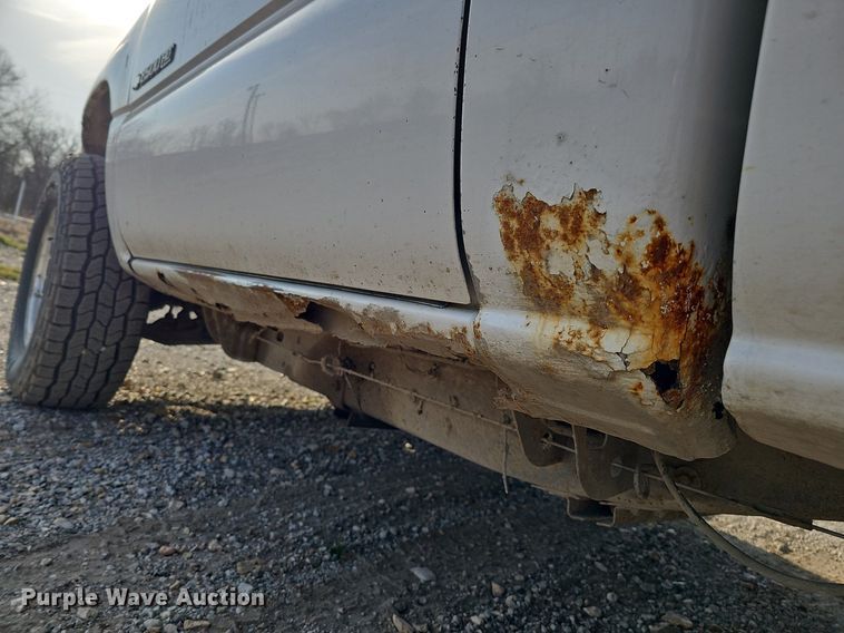 image for item MC9715 2003 Chevrolet Silverado 2500HD  pickup truck