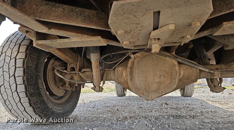 image for item MC9715 2003 Chevrolet Silverado 2500HD  pickup truck