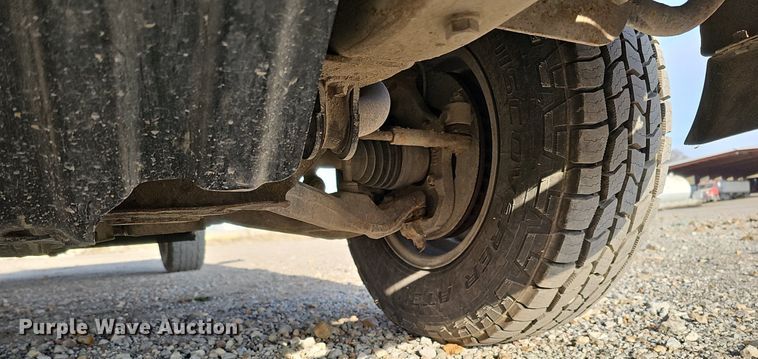 image for item MC9715 2003 Chevrolet Silverado 2500HD  pickup truck