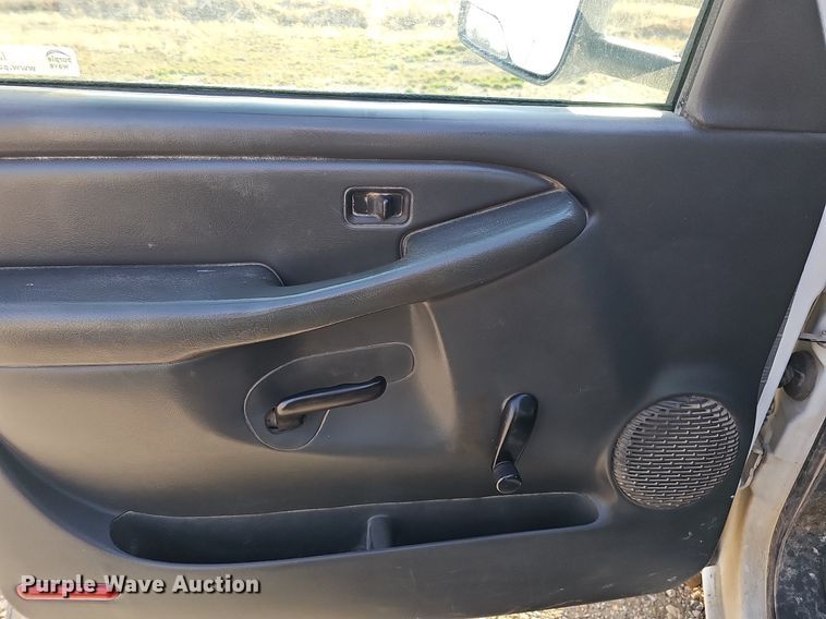 image for item MC9715 2003 Chevrolet Silverado 2500HD  pickup truck