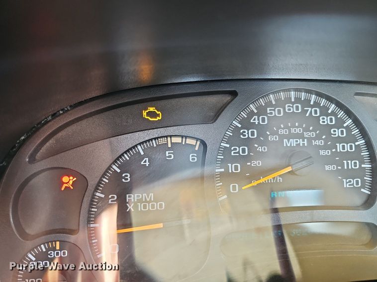 image for item MC9715 2003 Chevrolet Silverado 2500HD  pickup truck