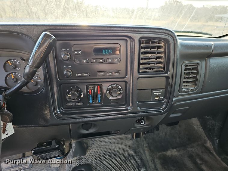 image for item MC9715 2003 Chevrolet Silverado 2500HD  pickup truck