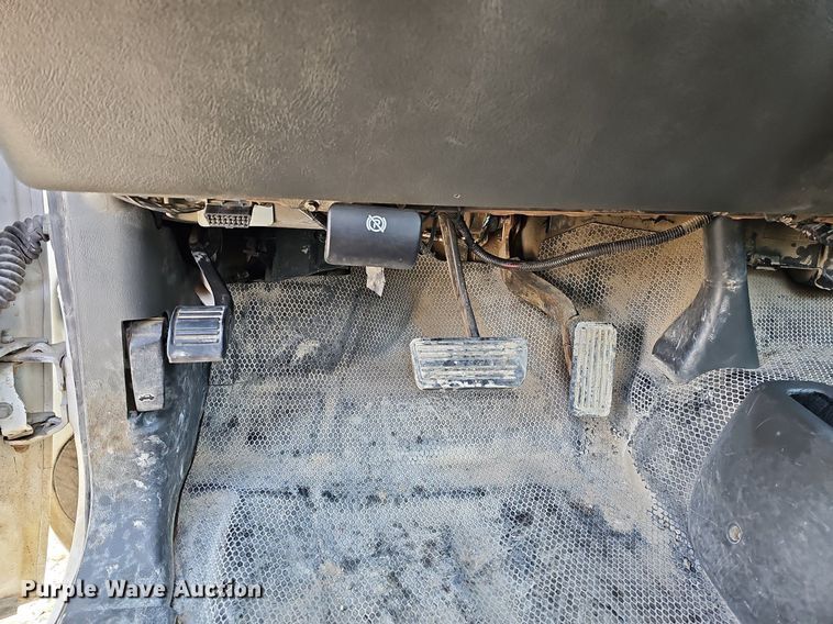 image for item MC9715 2003 Chevrolet Silverado 2500HD  pickup truck