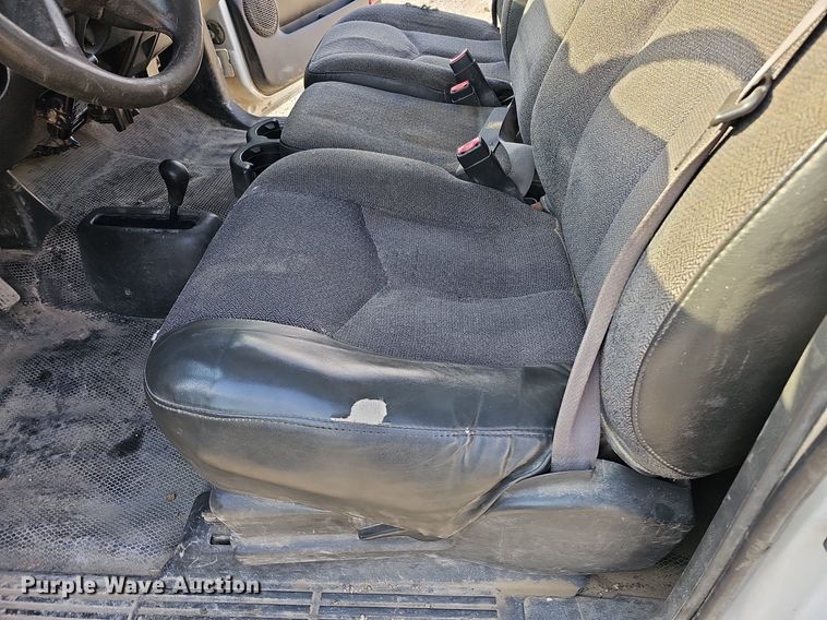 image for item MC9715 2003 Chevrolet Silverado 2500HD  pickup truck