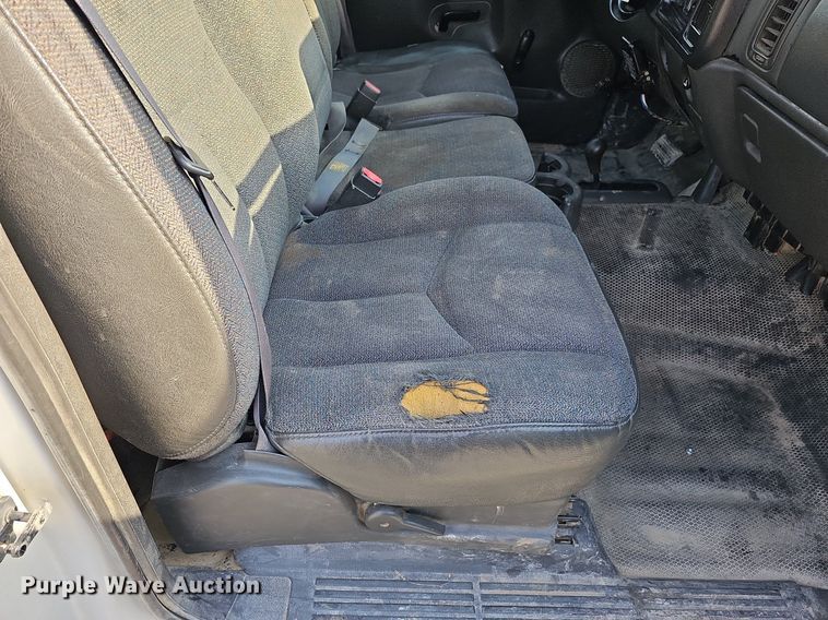 image for item MC9715 2003 Chevrolet Silverado 2500HD  pickup truck