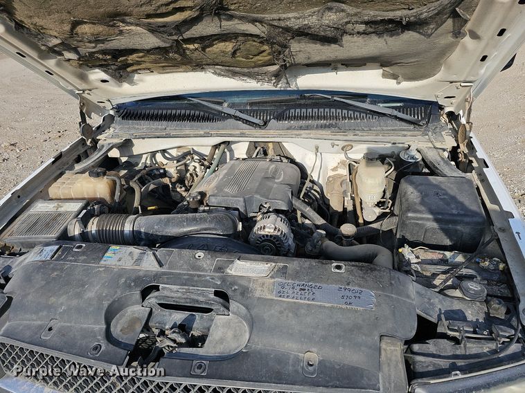 image for item MC9715 2003 Chevrolet Silverado 2500HD  pickup truck