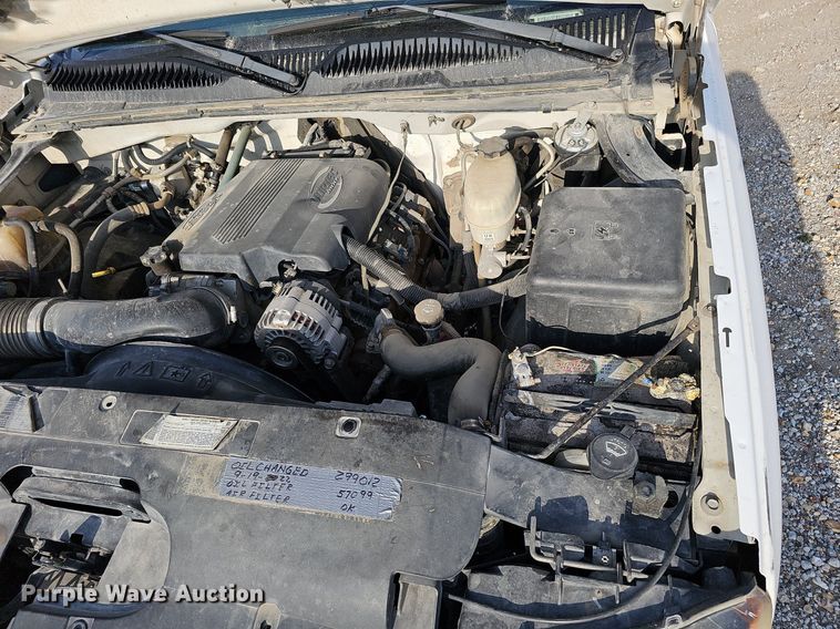 image for item MC9715 2003 Chevrolet Silverado 2500HD  pickup truck