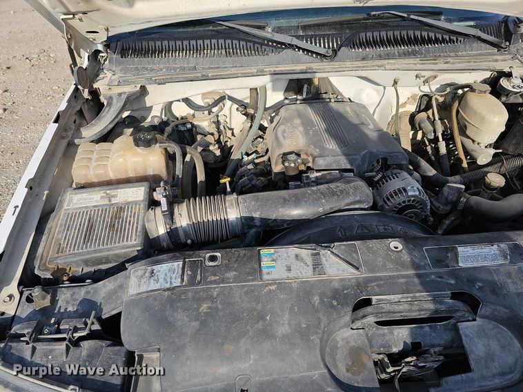 image for item MC9715 2003 Chevrolet Silverado 2500HD  pickup truck