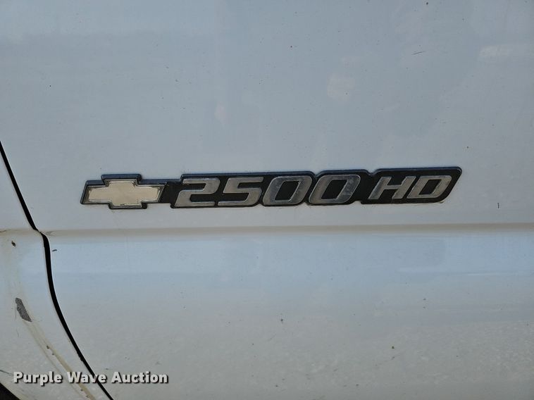 image for item MC9715 2003 Chevrolet Silverado 2500HD  pickup truck