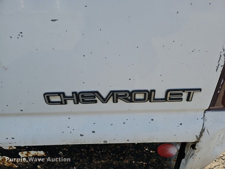 image for item MC9715 2003 Chevrolet Silverado 2500HD  pickup truck