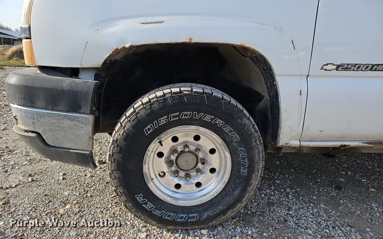 image for item MC9715 2003 Chevrolet Silverado 2500HD  pickup truck