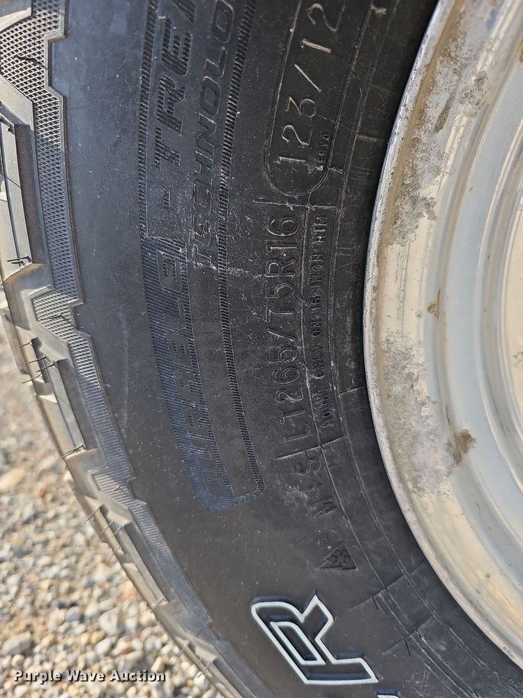 image for item MC9715 2003 Chevrolet Silverado 2500HD  pickup truck