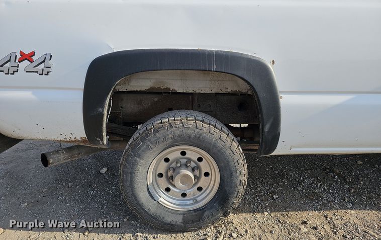 image for item MC9715 2003 Chevrolet Silverado 2500HD  pickup truck