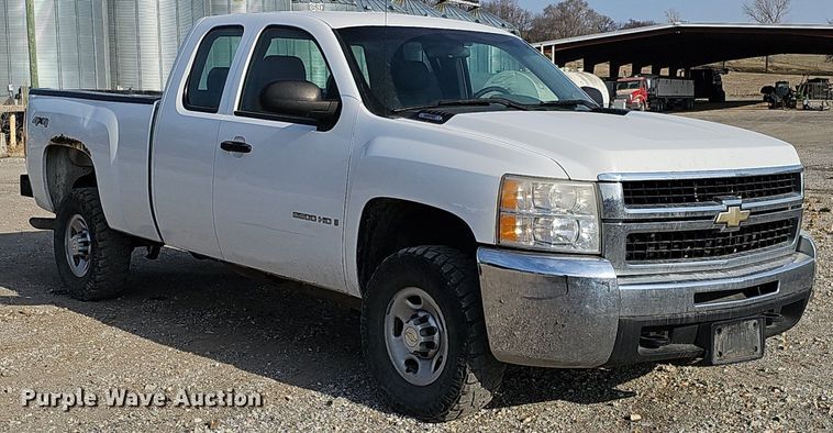 image for item MC9717 2007 Chevrolet Silverado 2500HD  Ext. Cab pickup truck