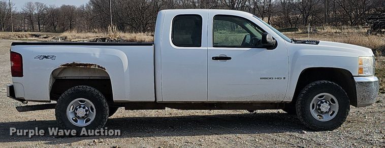 image for item MC9717 2007 Chevrolet Silverado 2500HD  Ext. Cab pickup truck