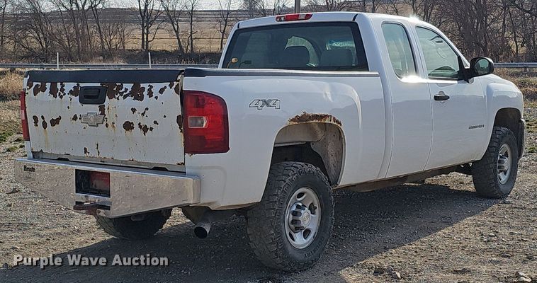 image for item MC9717 2007 Chevrolet Silverado 2500HD  Ext. Cab pickup truck