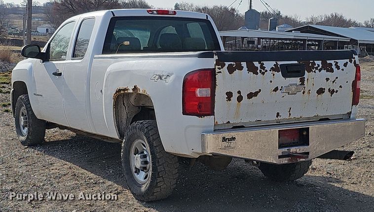 image for item MC9717 2007 Chevrolet Silverado 2500HD  Ext. Cab pickup truck