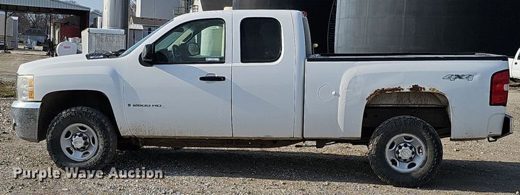 image for item MC9717 2007 Chevrolet Silverado 2500HD  Ext. Cab pickup truck