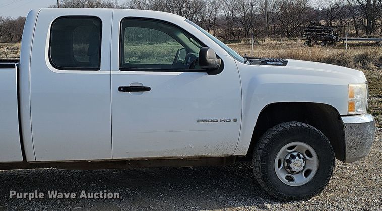 image for item MC9717 2007 Chevrolet Silverado 2500HD  Ext. Cab pickup truck