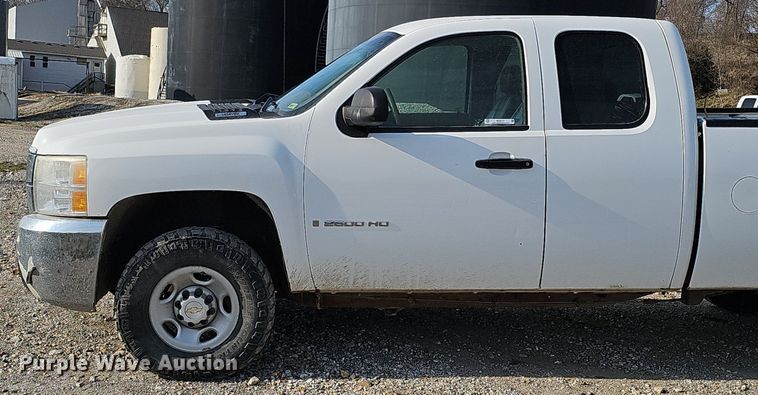 image for item MC9717 2007 Chevrolet Silverado 2500HD  Ext. Cab pickup truck