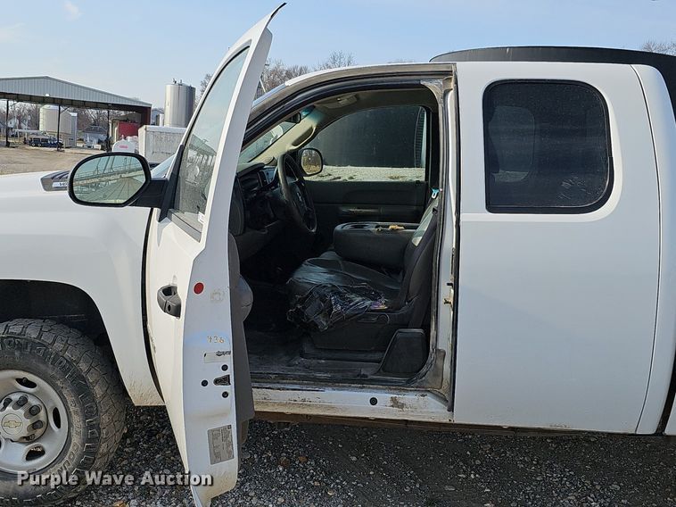 image for item MC9717 2007 Chevrolet Silverado 2500HD  Ext. Cab pickup truck