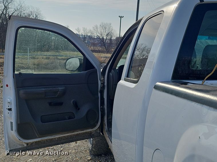 image for item MC9717 2007 Chevrolet Silverado 2500HD  Ext. Cab pickup truck