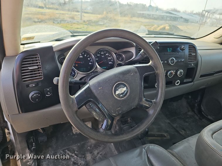 image for item MC9717 2007 Chevrolet Silverado 2500HD  Ext. Cab pickup truck