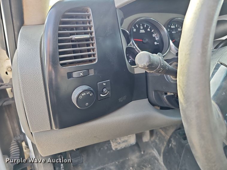 image for item MC9717 2007 Chevrolet Silverado 2500HD  Ext. Cab pickup truck