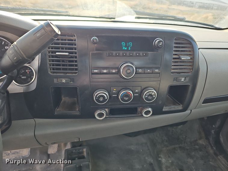 image for item MC9717 2007 Chevrolet Silverado 2500HD  Ext. Cab pickup truck