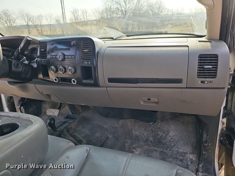 image for item MC9717 2007 Chevrolet Silverado 2500HD  Ext. Cab pickup truck