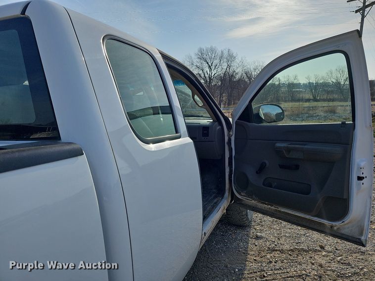 image for item MC9717 2007 Chevrolet Silverado 2500HD  Ext. Cab pickup truck