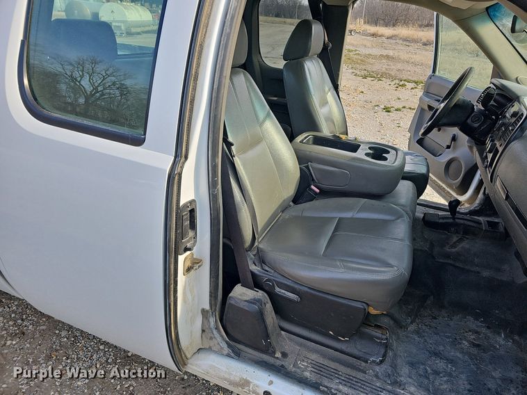 image for item MC9717 2007 Chevrolet Silverado 2500HD  Ext. Cab pickup truck