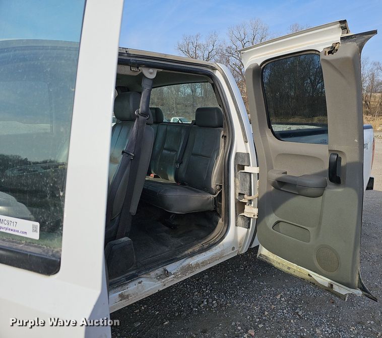image for item MC9717 2007 Chevrolet Silverado 2500HD  Ext. Cab pickup truck