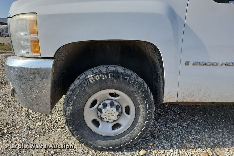 image for item MC9717 2007 Chevrolet Silverado 2500HD  Ext. Cab pickup truck