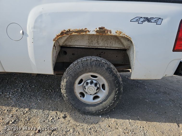 image for item MC9717 2007 Chevrolet Silverado 2500HD  Ext. Cab pickup truck