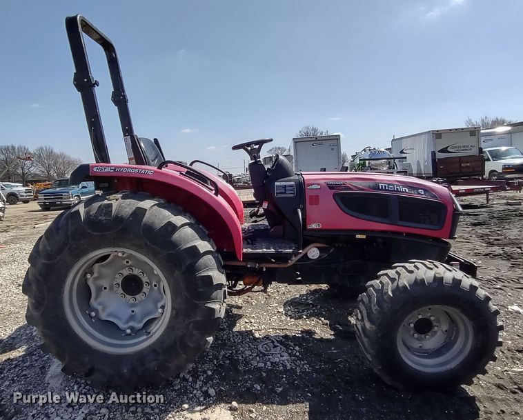 image for item MD9527 Mahindra 3540  MFWD tractor