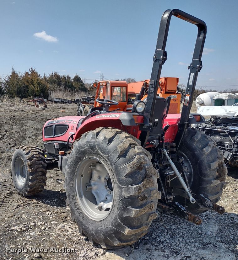 image for item MD9527 Mahindra 3540  MFWD tractor