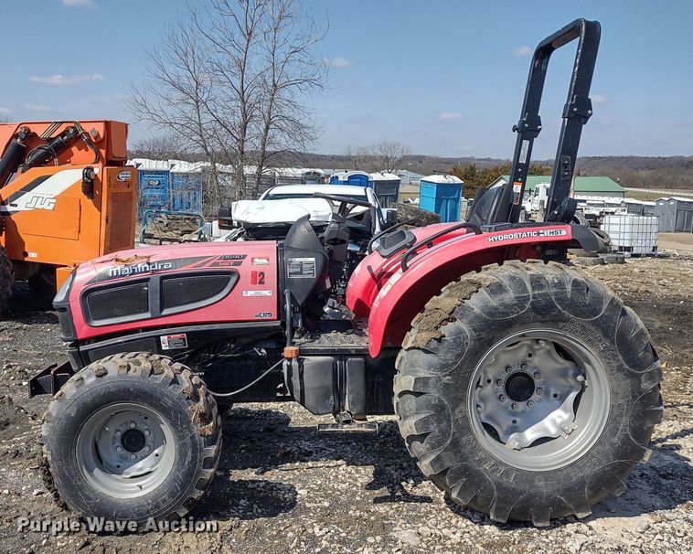 image for item MD9527 Mahindra 3540  MFWD tractor