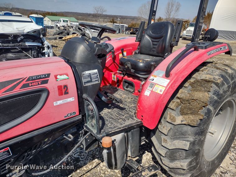 image for item MD9527 Mahindra 3540  MFWD tractor