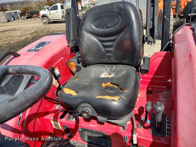 image for item MD9527 Mahindra 3540  MFWD tractor