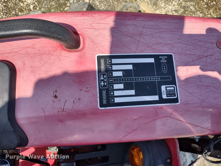 image for item MD9527 Mahindra 3540  MFWD tractor