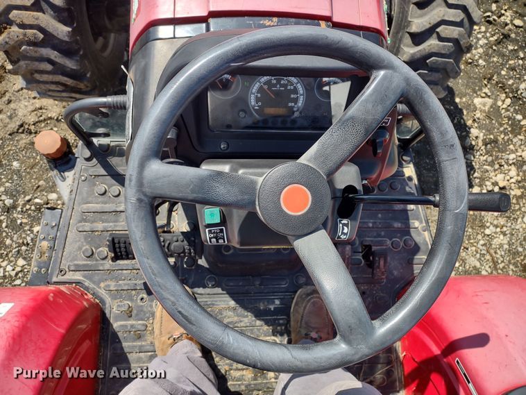 image for item MD9527 Mahindra 3540  MFWD tractor
