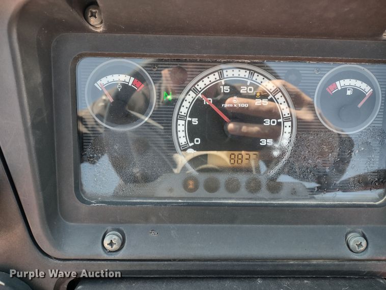 image for item MD9527 Mahindra 3540  MFWD tractor