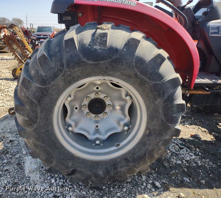 image for item MD9527 Mahindra 3540  MFWD tractor