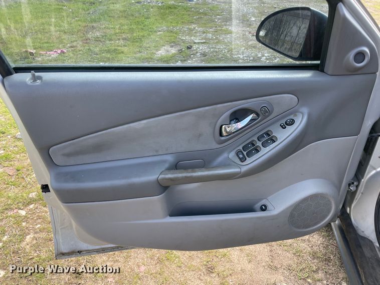 image for item MM9437 2004 Chevrolet Malibu MAXX LS