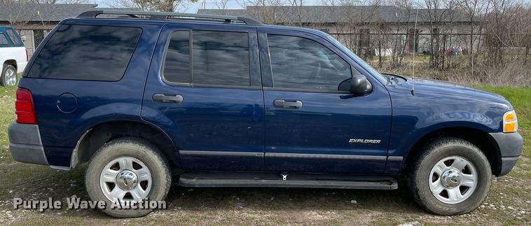 image for item MM9439 2004 Ford Explorer  SUV