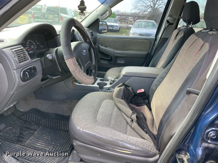 image for item MM9439 2004 Ford Explorer  SUV