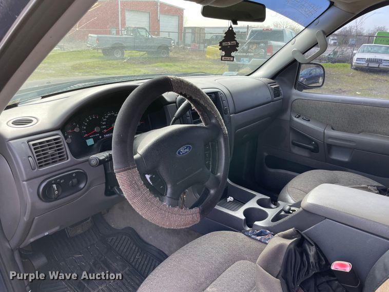 image for item MM9439 2004 Ford Explorer  SUV