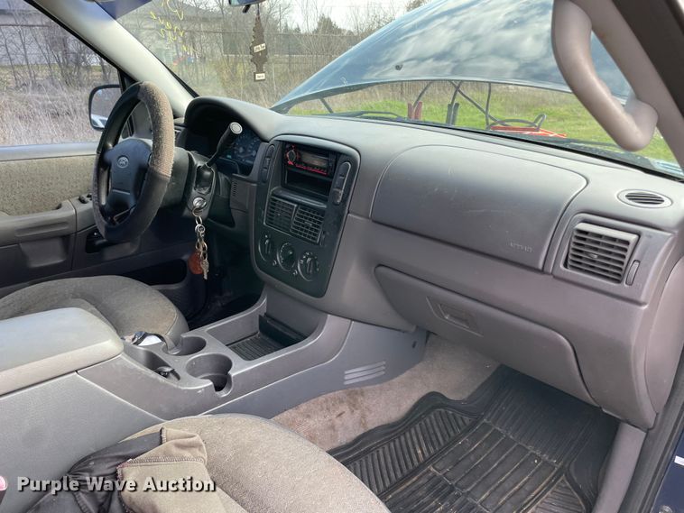 image for item MM9439 2004 Ford Explorer  SUV